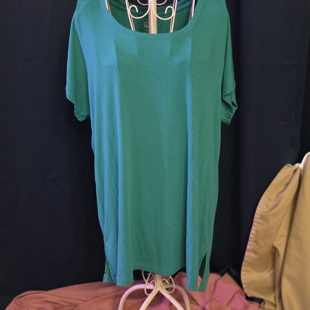 Women’s Green Ribbed XL Short-Sleeve Top